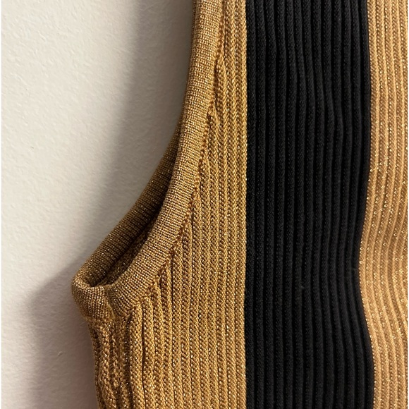 Metallic Gold and Black Cropped Sweater - Picture 5 of 5